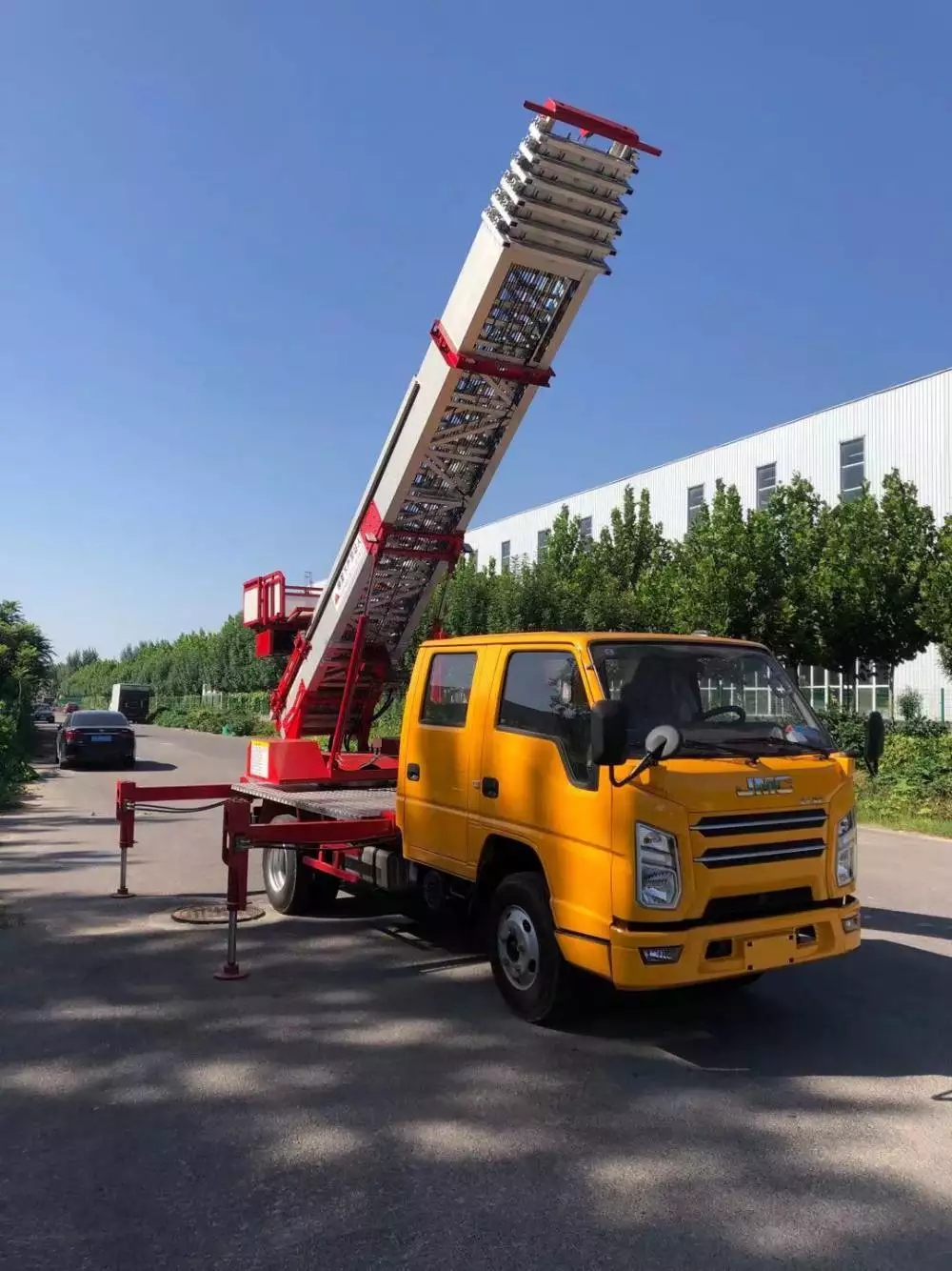 元氏县附近的云梯车出租服务：轻松解决高空作业需求