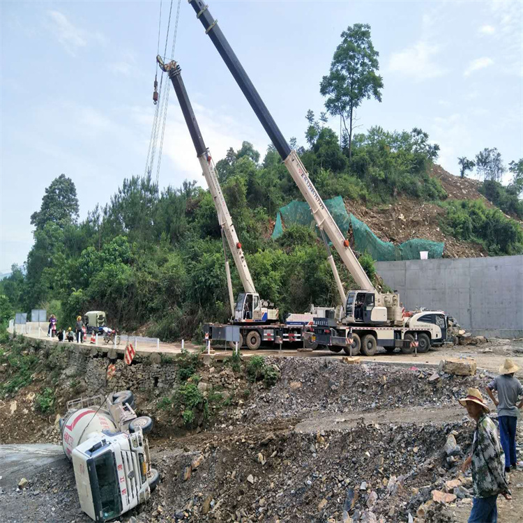 元氏县汽车掉沟里叫吊车救援要多少钱